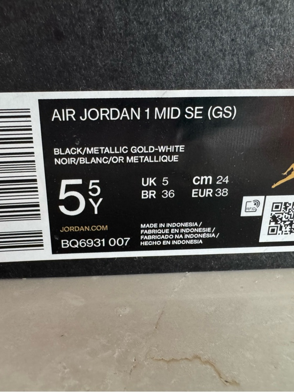 Nike Air Jordan 1 Mid SE Black Gold Patent Women’s 7 (5.5Y) Worn Once - Picture 16 of 16